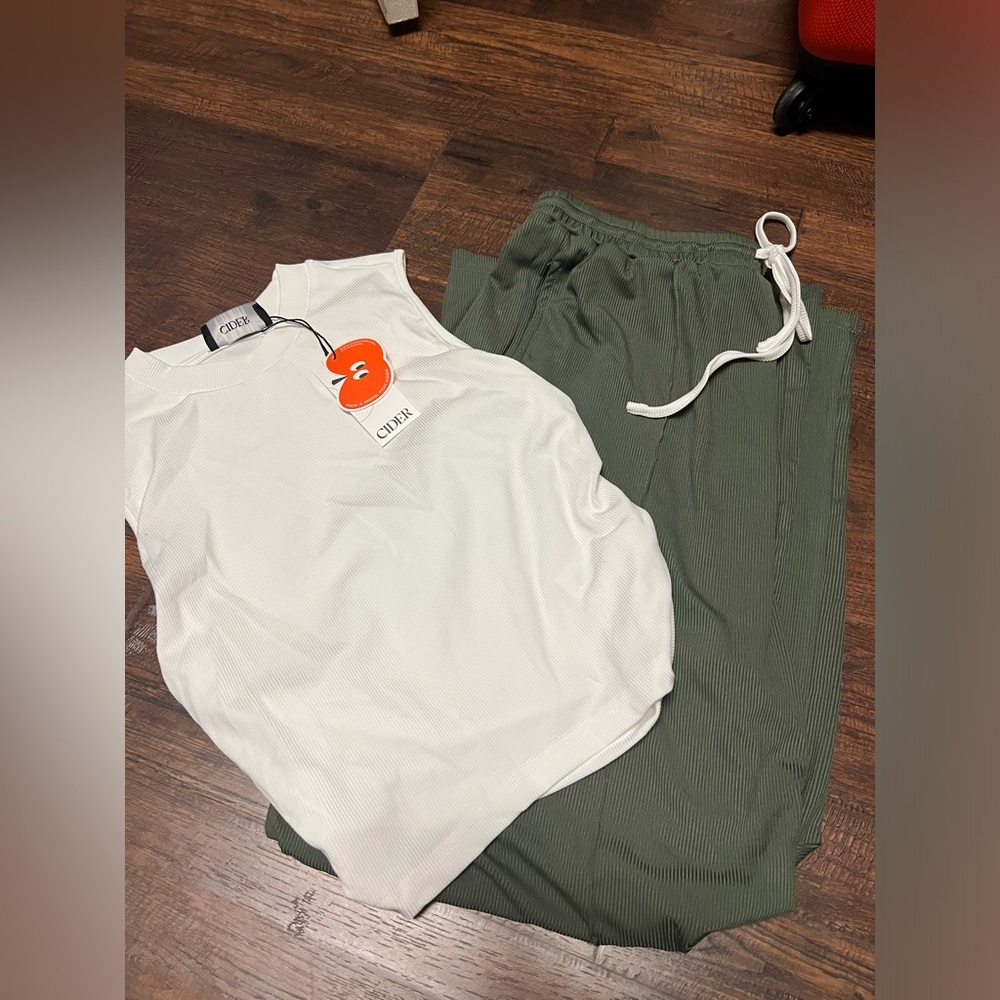 RUCHED TANK CROP TOP & ELASTIC WAIST KNOTTED TROUSERS SET
